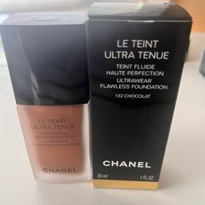 CHANEL Le Teint Ultra Tenue Foundation - 132 Chocolat